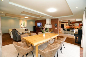 Iseroase House Deluxe, Pobiedna